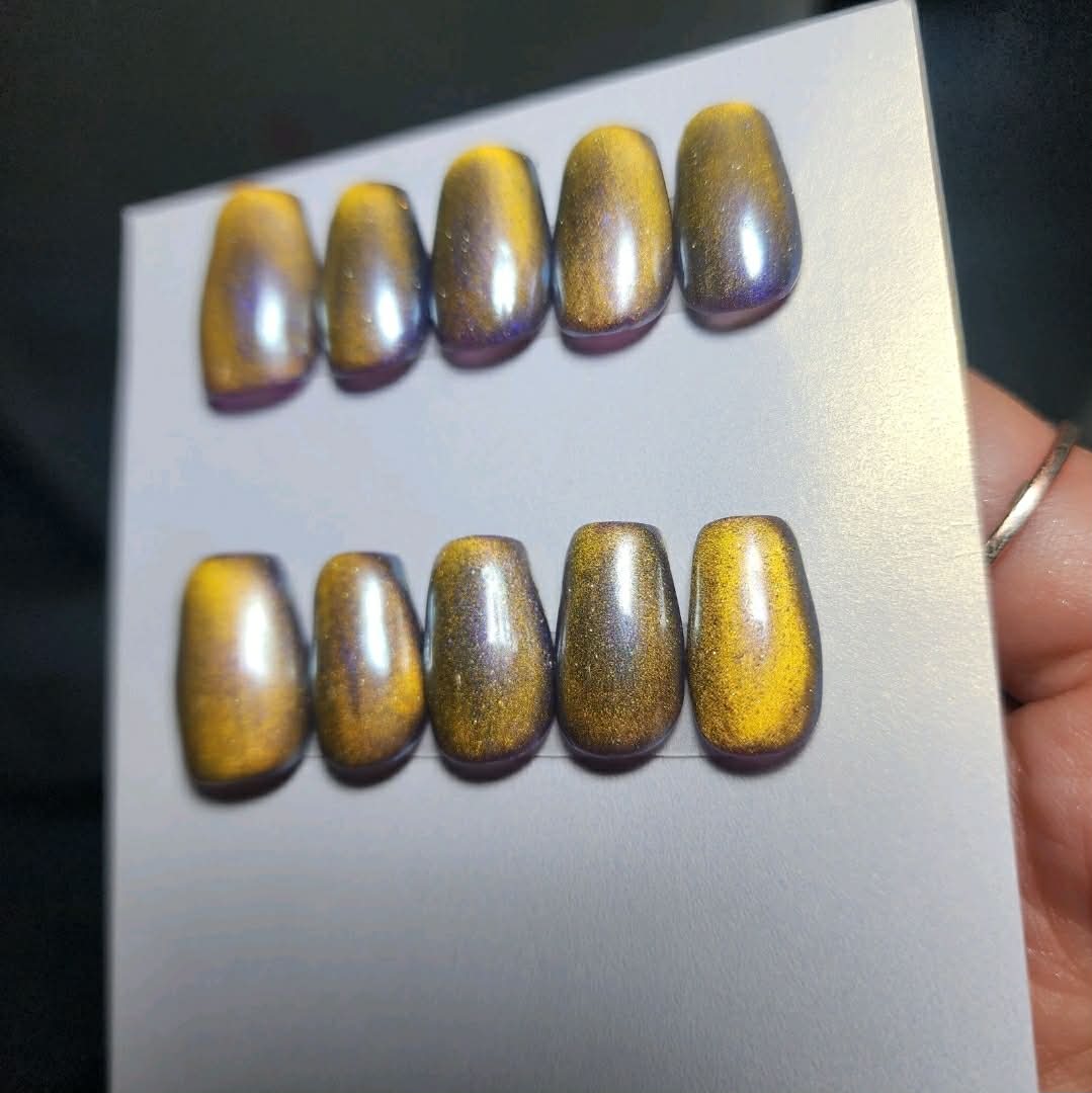 Handmade Mystical Color Shifting Gel Press-On Nails | Purple to Gold | Medium Coffin