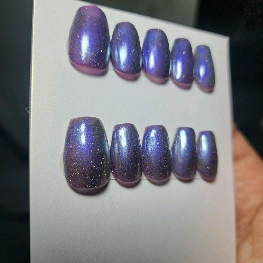 Handmade Mystical Color Shifting Gel Press-On Nails | Purple to Gold | Medium Coffin