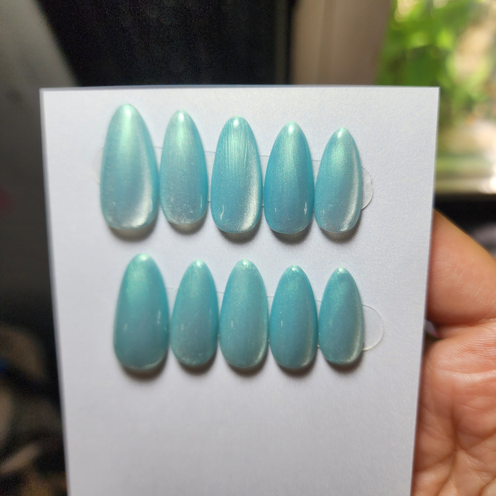 Handmade Seafoam Green Cat Eye Gel Press-On Nails | Medium Short Almond