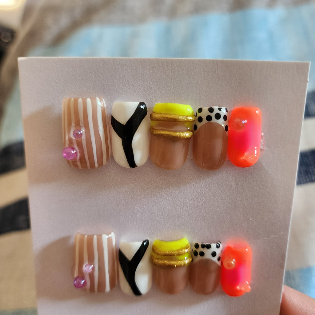 Handmade Abstract 3D Gel Press-On Nails | Medium Short Square