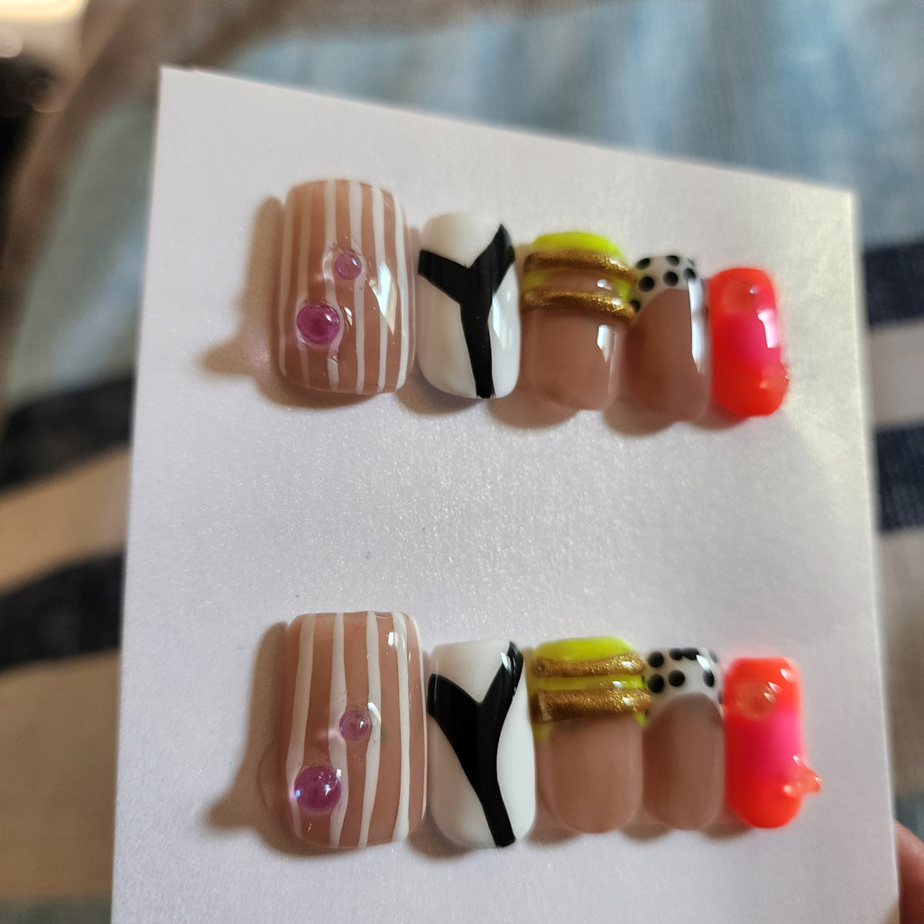 Handmade Abstract 3D Gel Press-On Nails | Medium Short Square